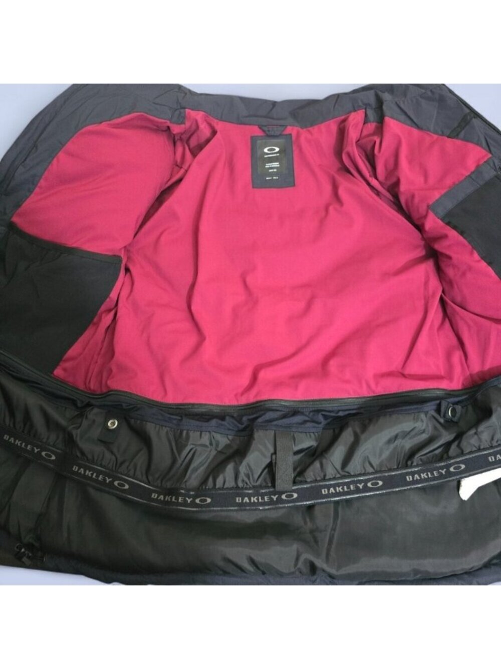 Oakley Snow Down 2L Black Down Women's Jacket - Size Large - Picture 9 of 10